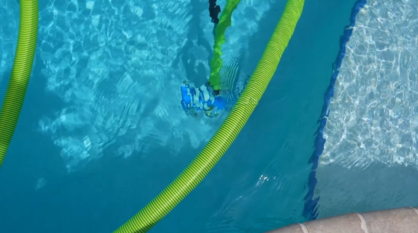 Weekly Pool Cleaning Service in Farmers Branch, TX