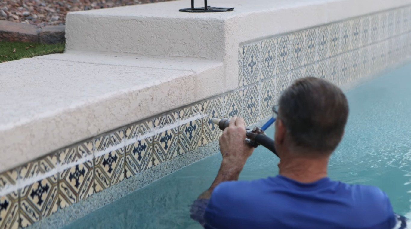 Pool Tile Cleaning & Calcium/Scale Removal in Farmers Branch, TX